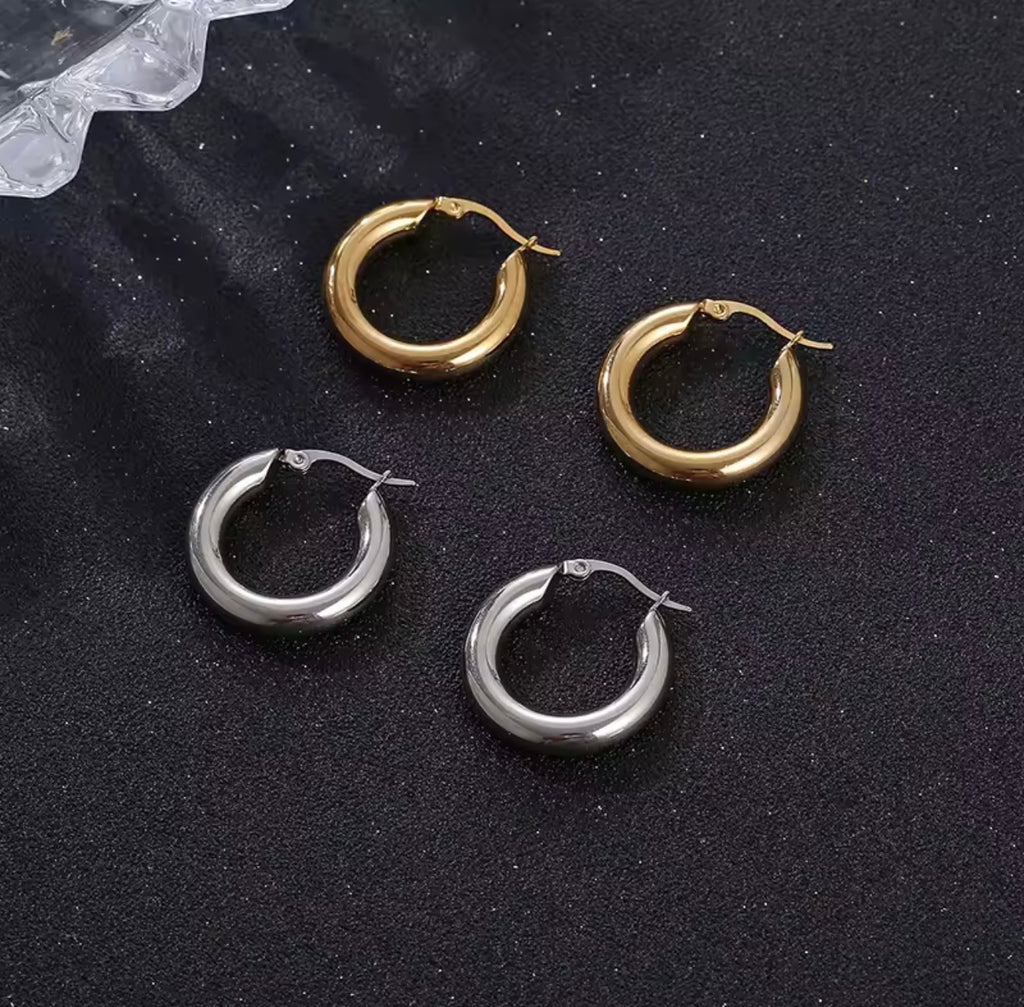 Classic Glow – Elegante Creolen in Gold & Silber