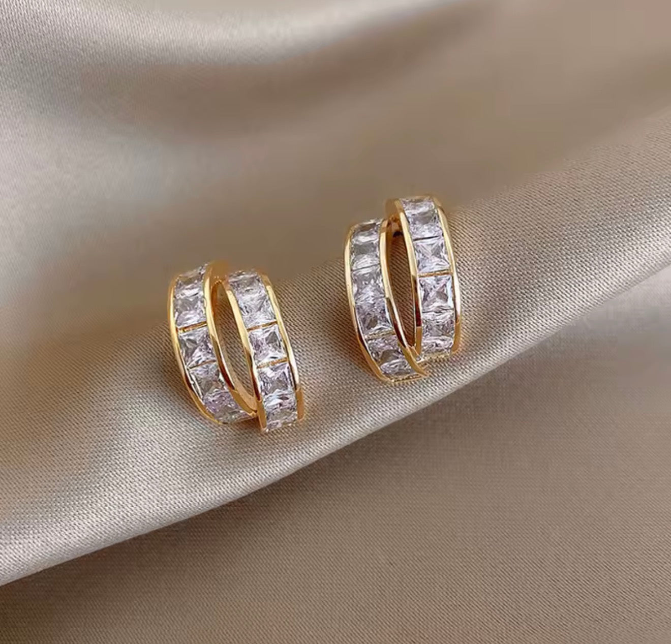 ✨ Elegante Zirkonia Creolen – Gold &amp; Silber