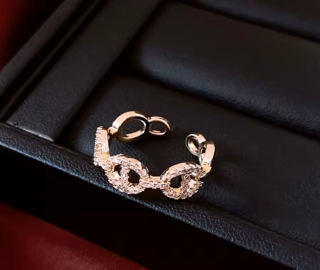 Minimalistischer offener Goldring