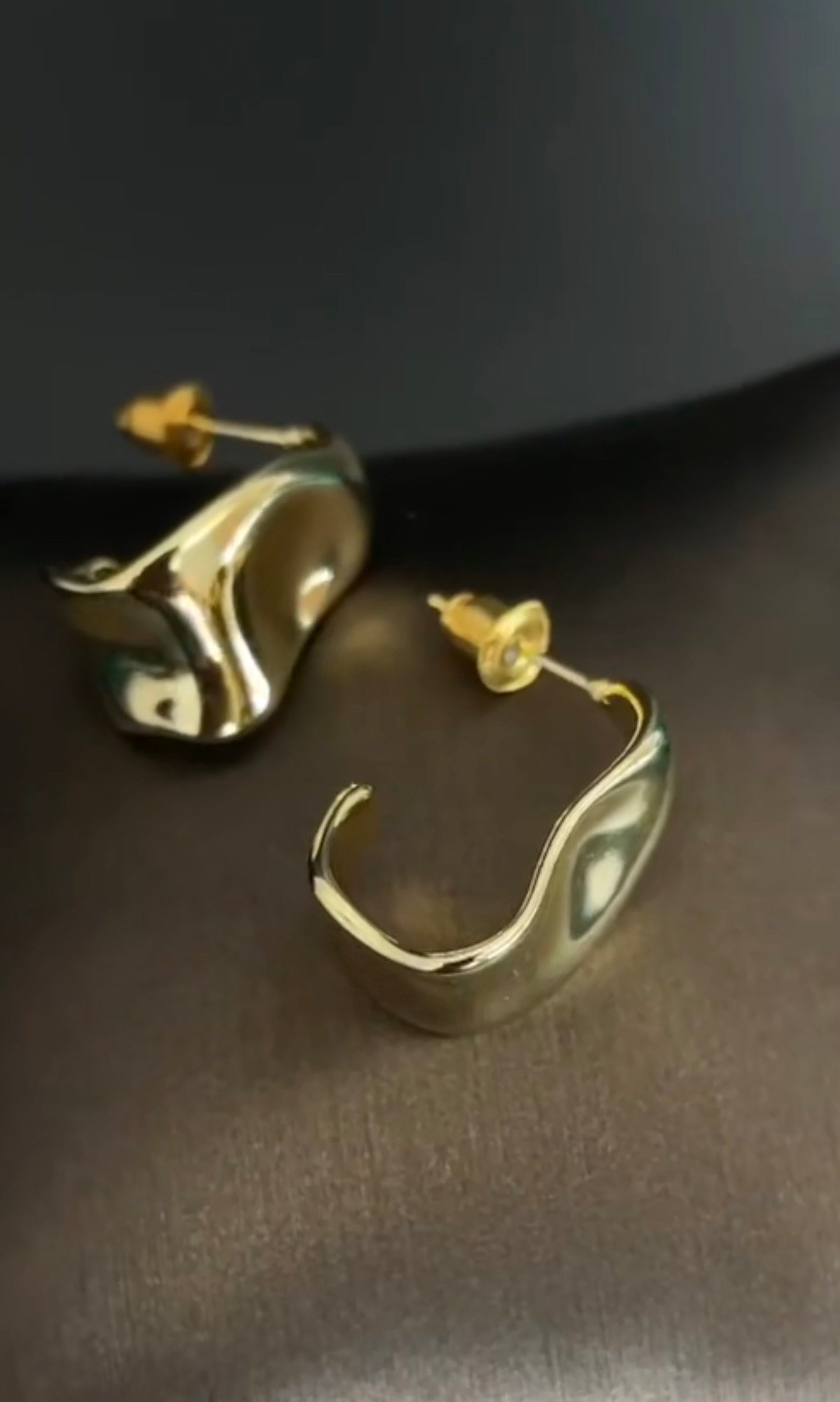 Wave Hoops – Organische Edelstahl-Creolen